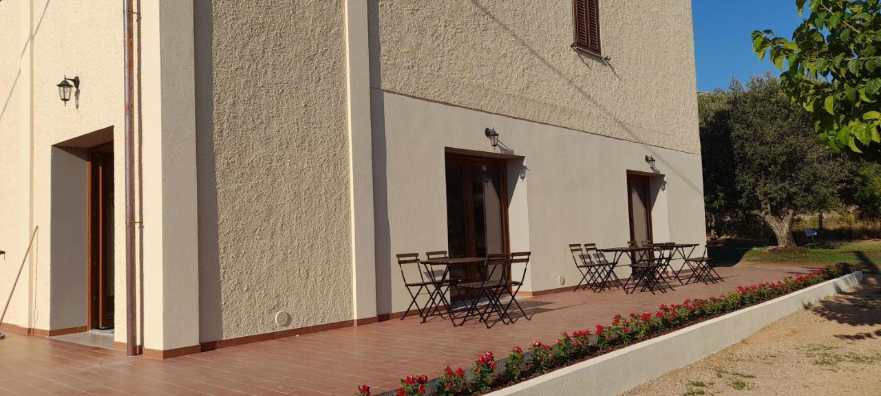 Agriturismo Il Vecchio Olivo Кастаньєто-Кардуччі Екстер'єр фото